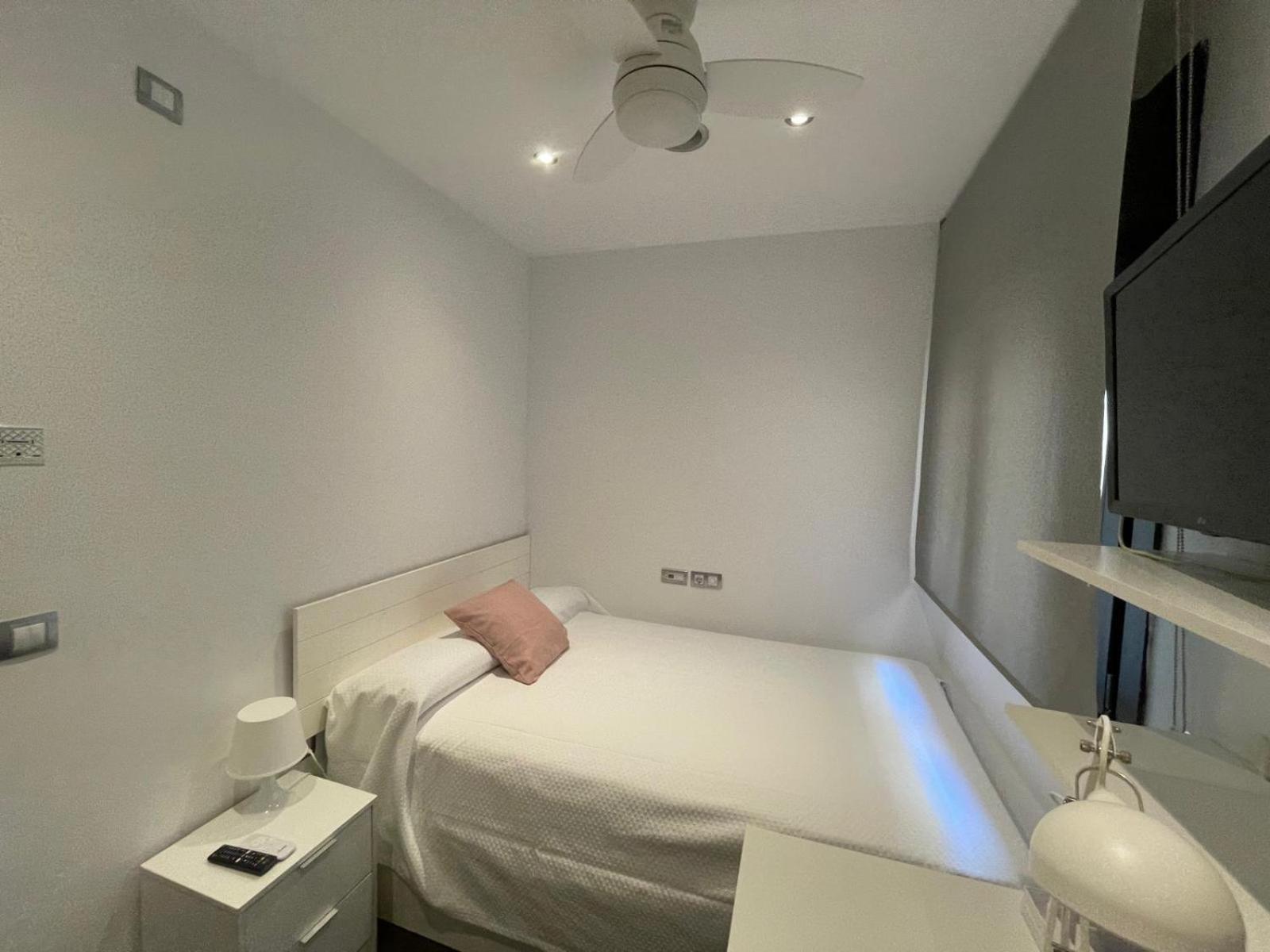 Moderno Apartamento Con Plaza De Garaje En Pleno Centro De Almería Exterior foto