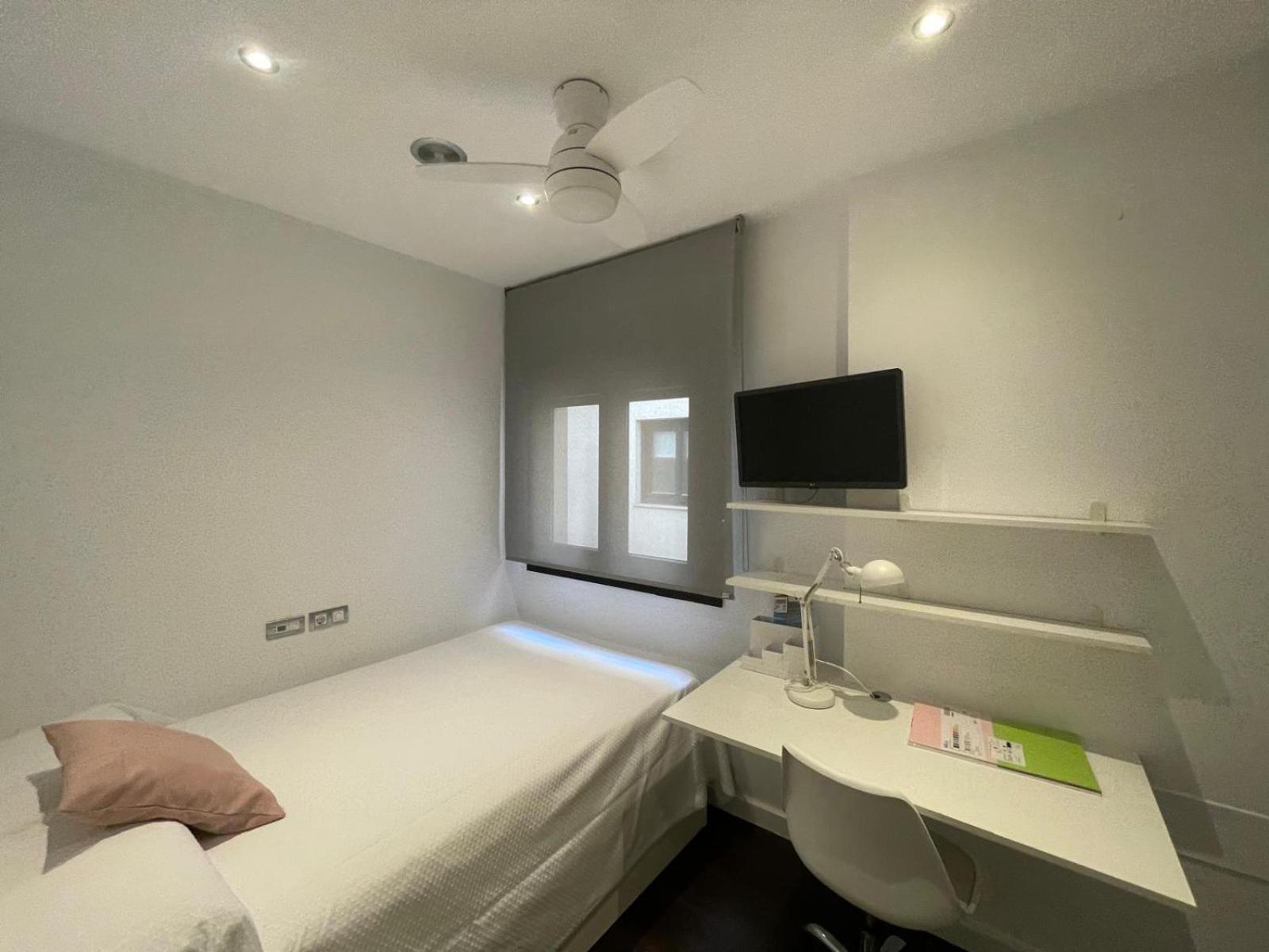 Moderno Apartamento Con Plaza De Garaje En Pleno Centro De Almería Exterior foto